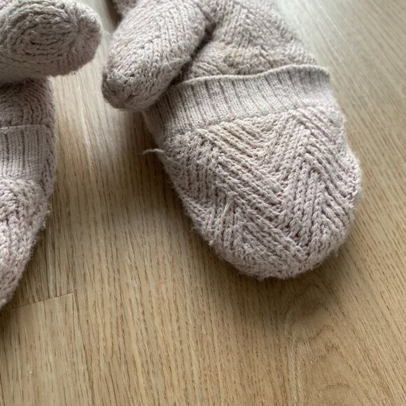 Pink Lululemon Sherpa Weave Mittens - Picture 6 of 9